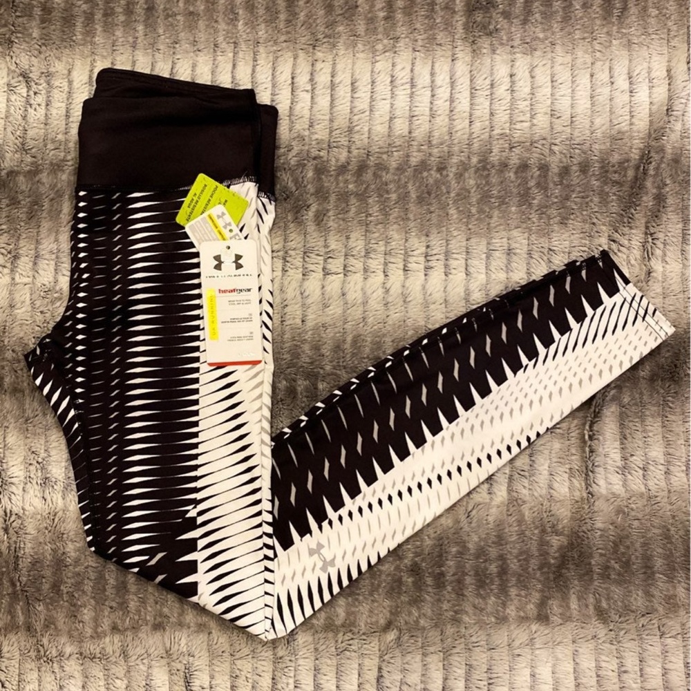 NWT Under Armour Leggings Size Small